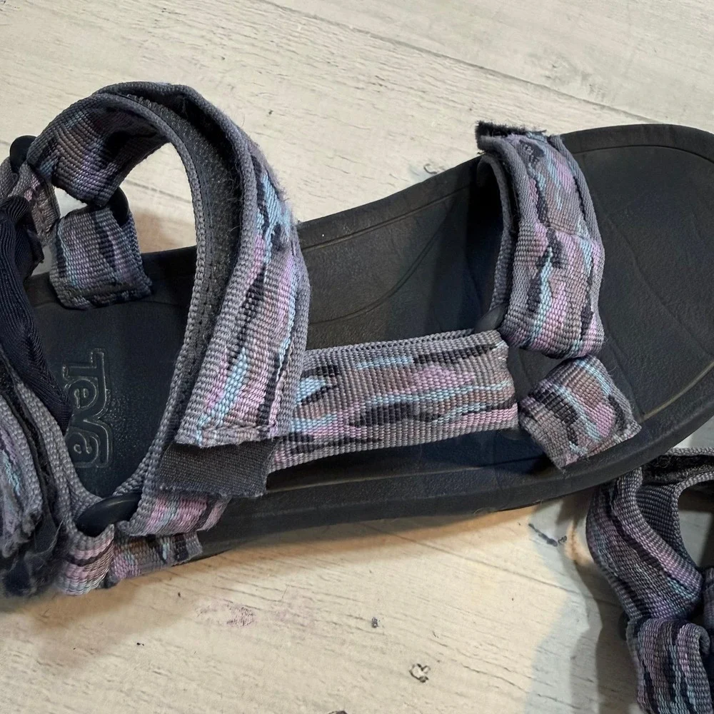 Teva Hurricane Xlt2 women's solar eclipse print size 4